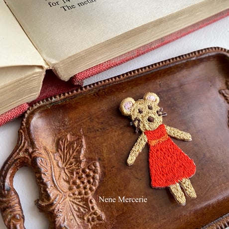 ネズミの女の子スリーズちゃん/1枚/刺繍アイロンワッペン