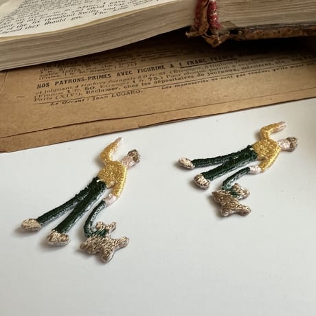 〈暮らしシリーズ〉お散歩/2枚セット/刺繍アイロンワッペ ン