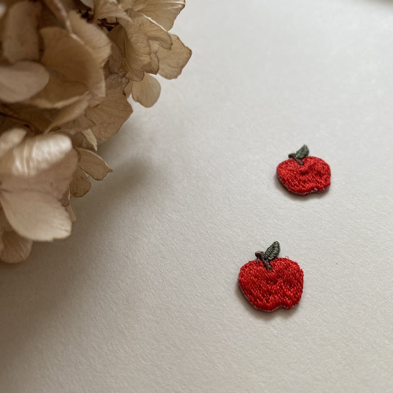 りんご/2枚セット/刺繍アイロンワッペン | ネネメルスリー