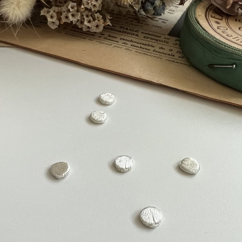 洗える小手　テトニット、ウルトラスエード白　軽量　LLサイズ、アイロンネーム刺繍 WEB限定】〈手洗い可能〉サガラ 刺繍 ロゴ ニット｜ SHIPS 公式