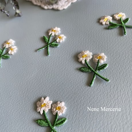 白い小さなお花/2枚セット/刺繍アイロンワッペン
