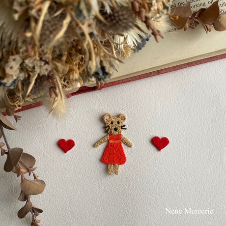 ネズミの女の子スリーズちゃん/1枚/刺繍アイロンワッペン