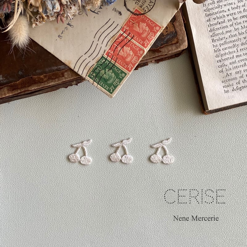 さくらんぼ/ホワイト/3枚セット/刺繍アイロンワッペン | ネネメルスリー