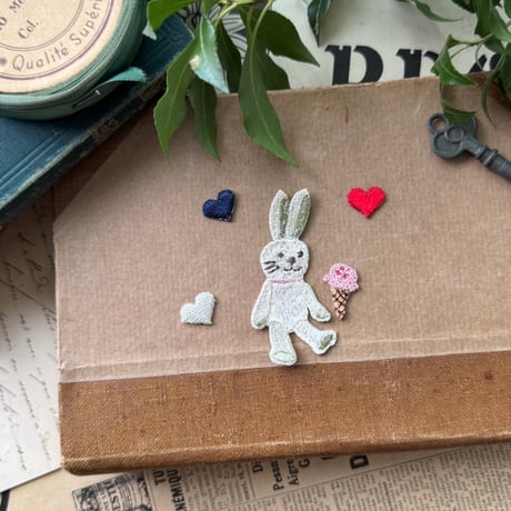 LOVE「ハート」（ホワイト） 3枚セット/刺繍アイロンワッペン