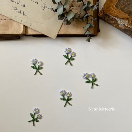 ブルーの小さなお花/2枚セット/刺繍アイロンワッペン