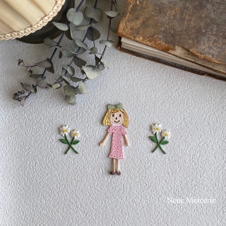 女の子/Amie(アミ）ちゃん/ 刺繍アイロンワッペン