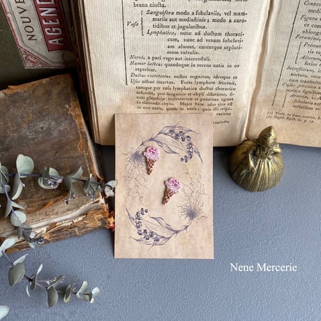 いちごミルクのアイスクリーム/ 2枚セット/刺繍アイロンワッペン