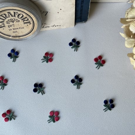 青い実/ 2枚セット/刺繍アイロンワッペン