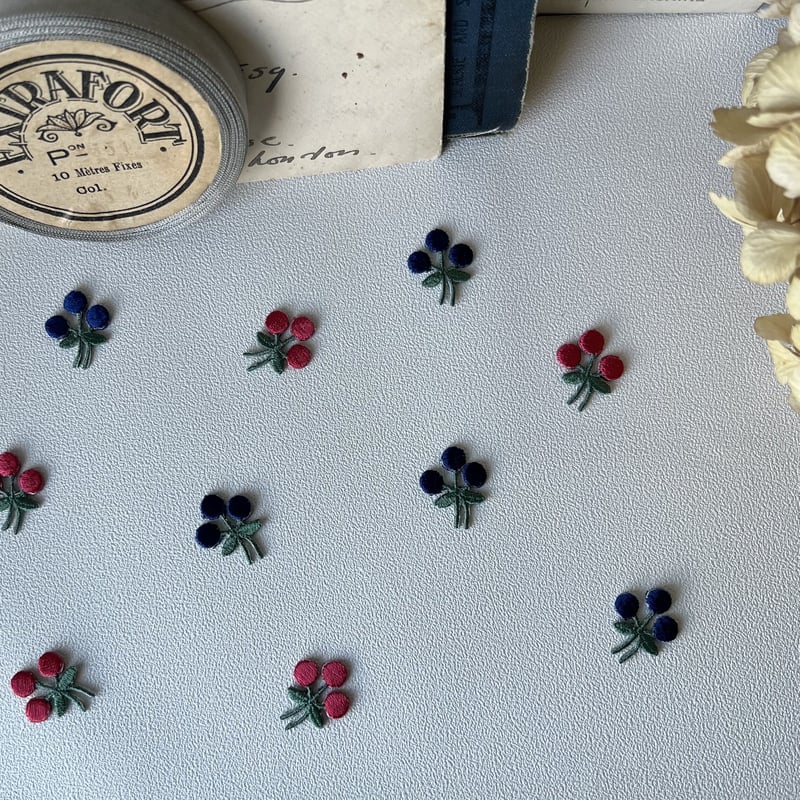 青い実/ 2枚セット/刺繍アイロンワッペン | ネネメルスリー