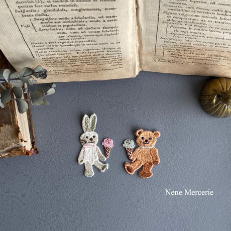 チョコミントのアイスクリーム/ 2枚セット/刺繍アイロンワッペン