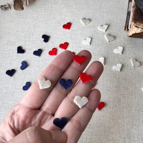 LOVE「ハート」（ホワイト） 3枚セット/刺繍アイロンワッペン
