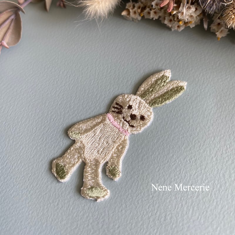 【即日匿名発送✨】フランシュリッペ　にんまりうさぎ　ノーカラージャケット　刺繍 ウサギのEmma（エマ）ちゃん/刺繍アイロンワッペン | ネネメルスリー
