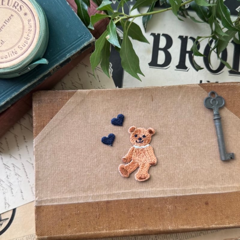 LOVE「ハート」（ネイビー） 3枚セット/刺繍アイロンワッペン | ネネ