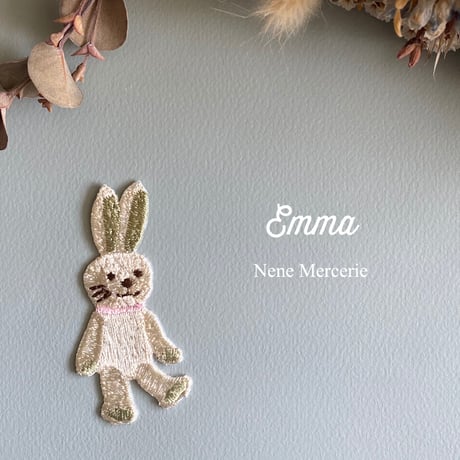 ウサギのEmma（エマ）ちゃん/刺繍アイロンワッペン