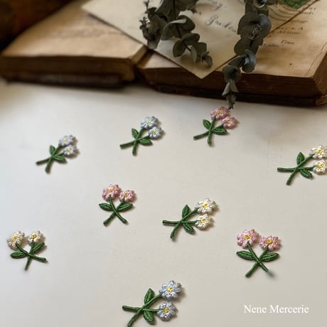 白い小さなお花/2枚セット/刺繍アイロンワッペン