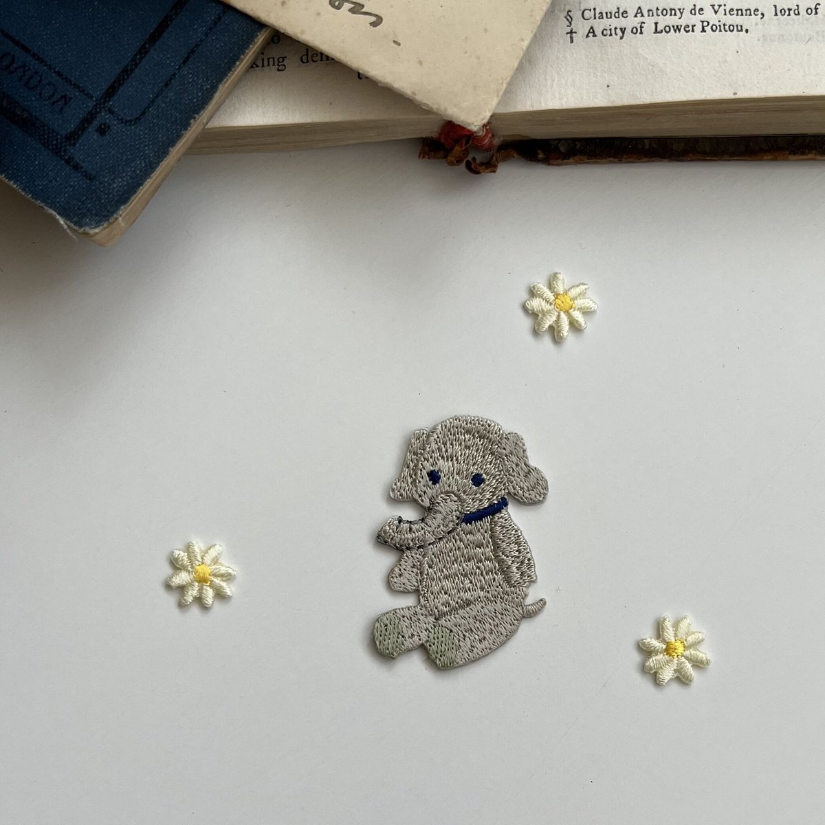 ゾウのユーゴ（Hugo）くん/刺繍アイロンワッペン | ネネメルスリー