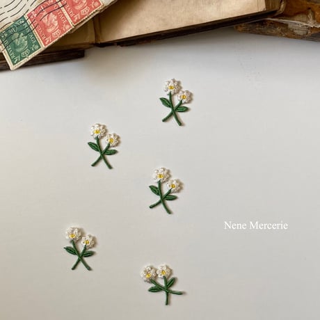白い小さなお花/2枚セット/刺繍アイロンワッペン