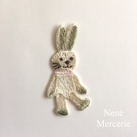 ウサギのEmma（エマ）ちゃん/刺繍アイロンワッペン