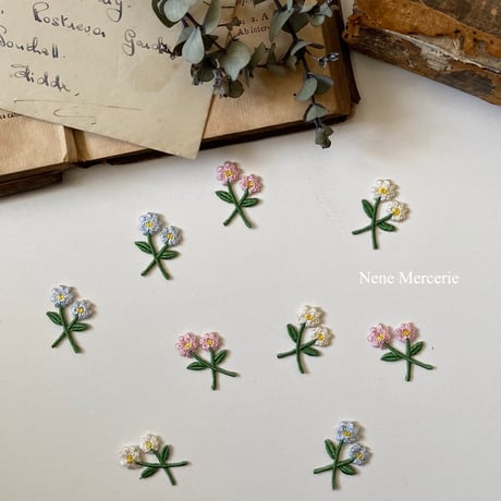 3色の小さなお花/3枚セット/刺繍アイロンワッペン