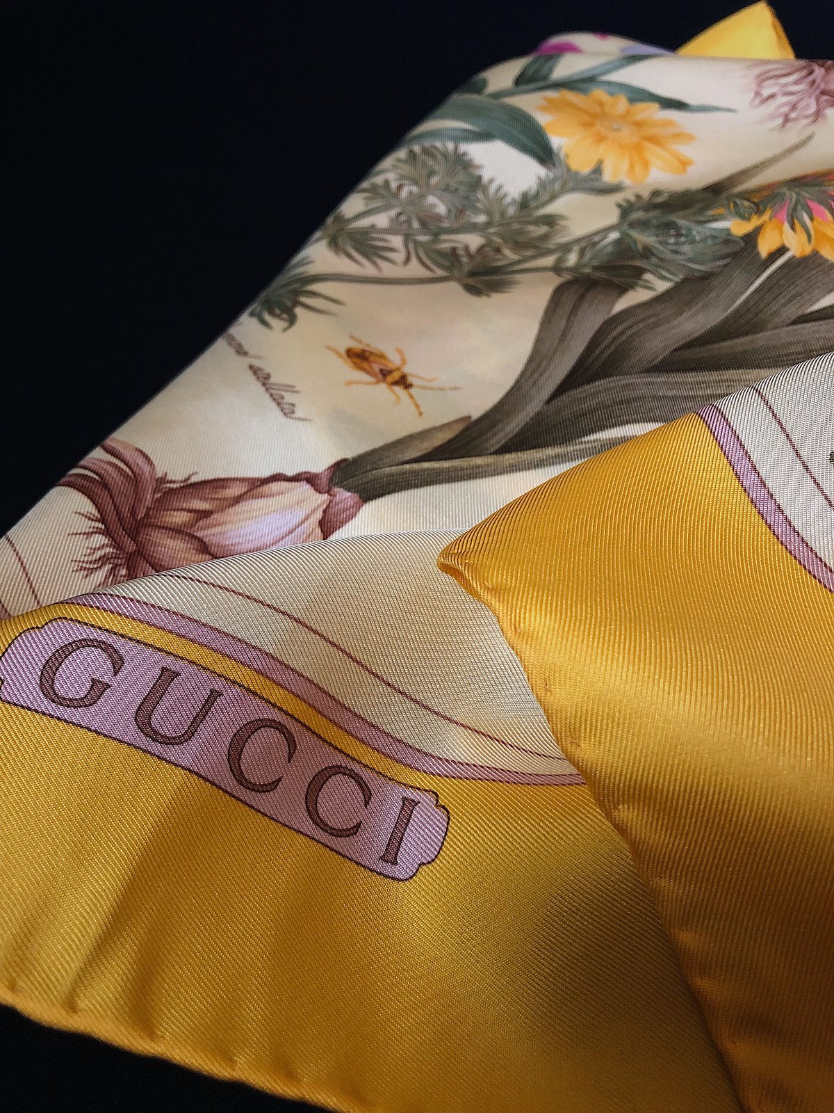 Gucci botanical printed scarf | allure vintage