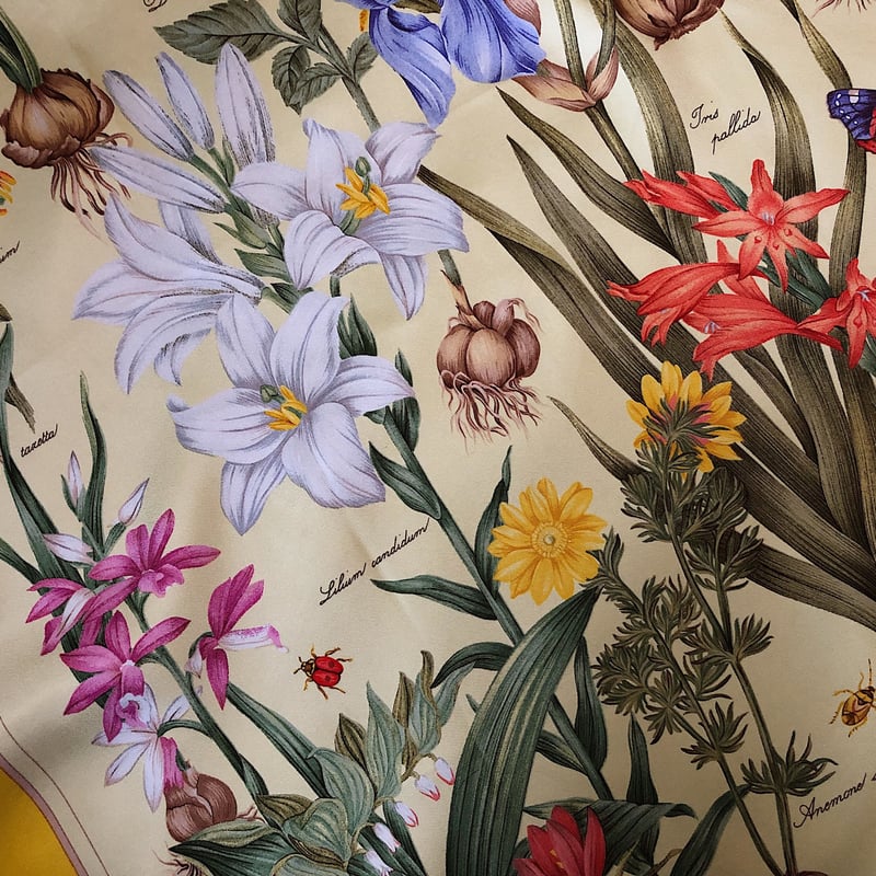 Gucci botanical printed scarf | allure vintage