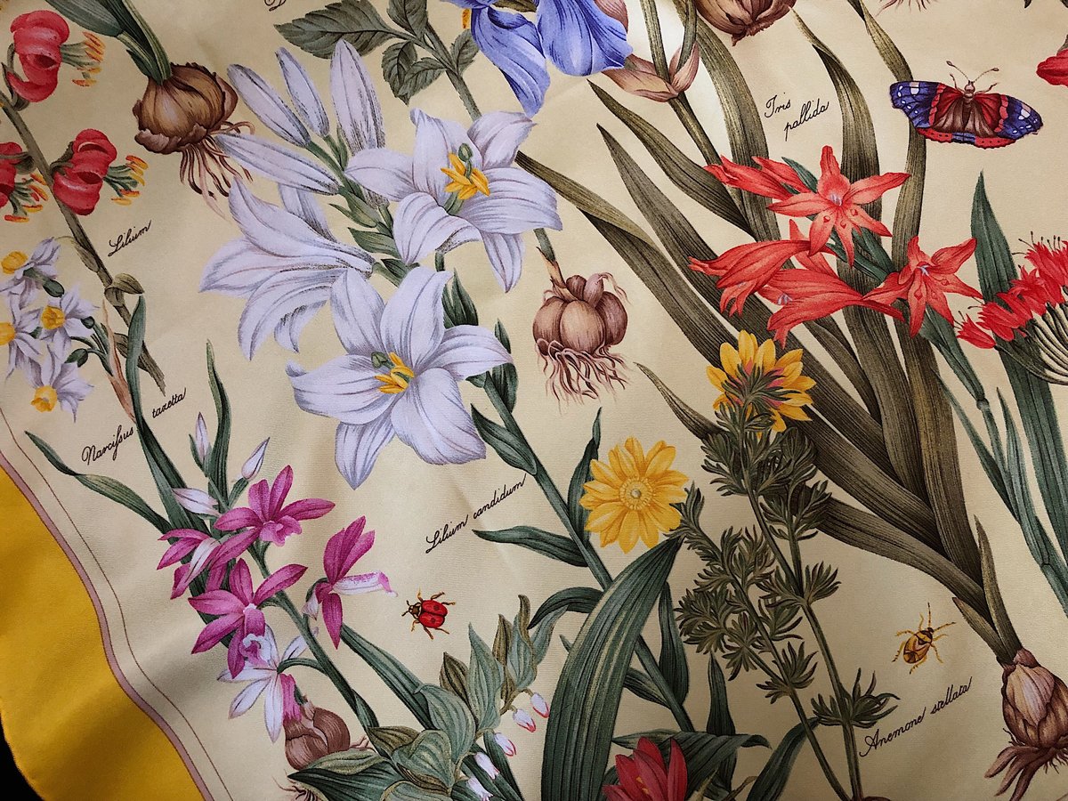 Gucci botanical printed scarf | allure vintage