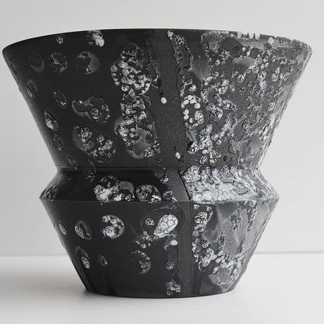 ＜ceramic pot ＞√ROOT MattBlack+W type_UK04
