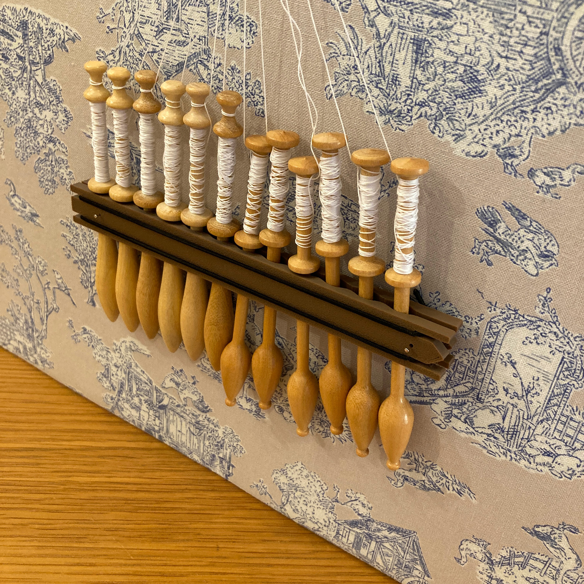 樹脂製ボビンホルダー | J'aime la dentelle!
