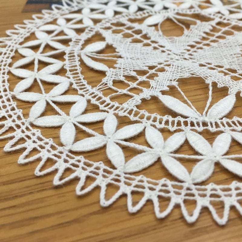 アンティーク マルチーズレースラウンドドイリー 涼やかなリネン糸 マルタ十字✠ アンティーク マルチーズレース ラウンド小ドイリー 涼やかな麻糸
