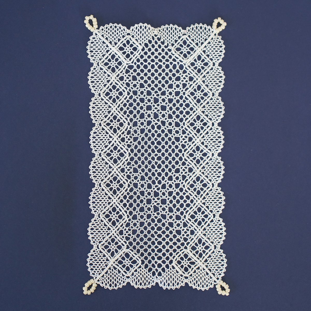 長方形のドイリー 型紙「楽しくはじめるボビンレースシリーズ」 | J