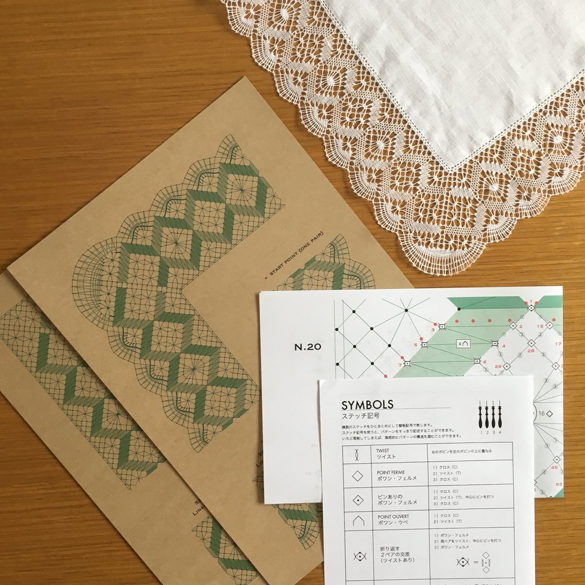 ボビンレース　ボビン48本ケース(手作り)入り 基本から応用までのボビンレース | boutique gris