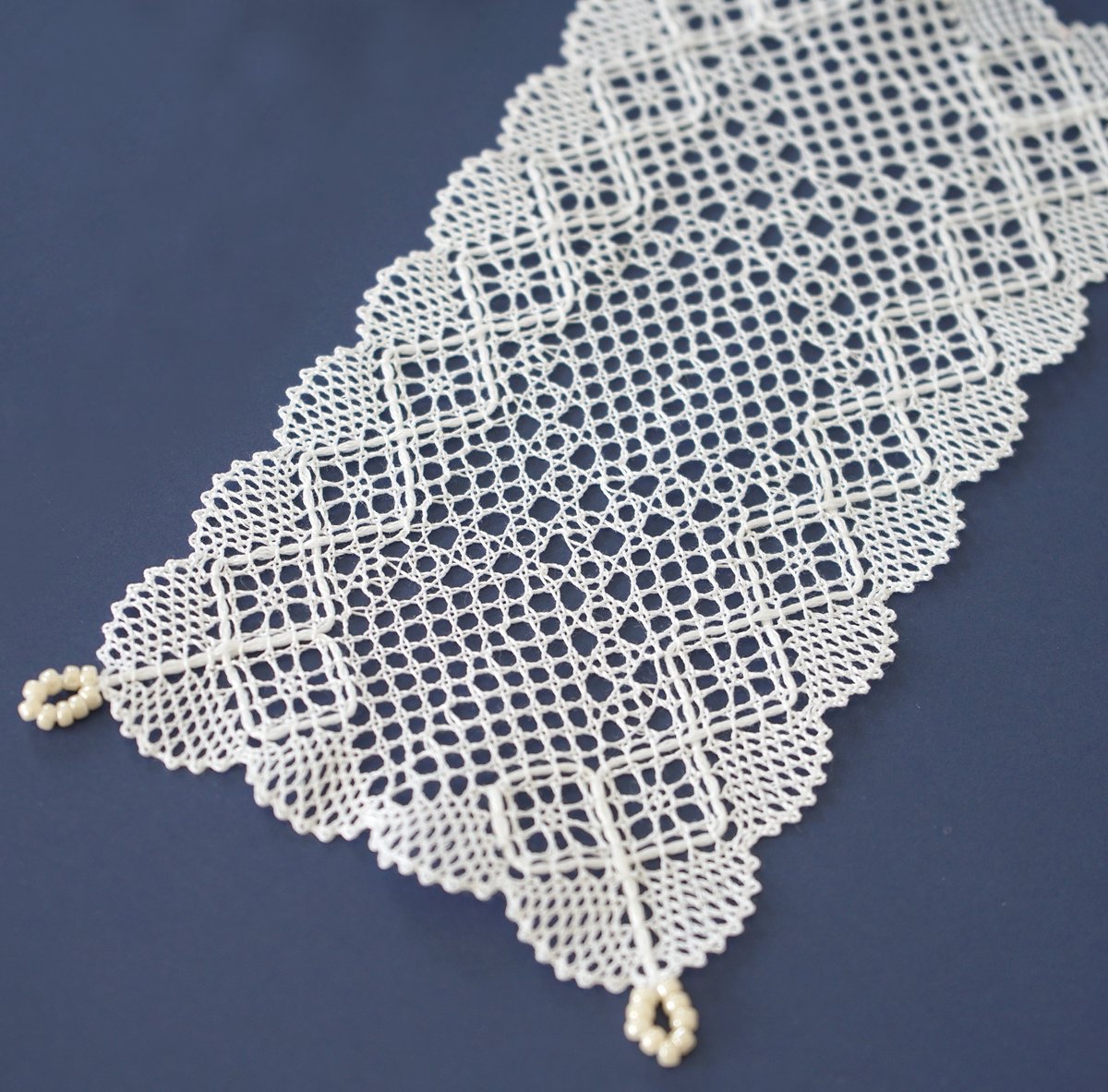 長方形のドイリー 型紙「楽しくはじめるボビンレースシリーズ」 | J