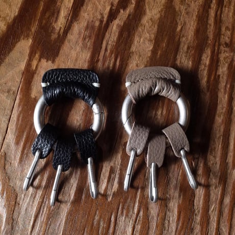 hobo ホーボー"RROUND CARABINER KEY RING SHRINK LEATHER"カラビナキーリング