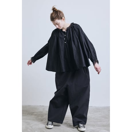 (g) グラム "CUT LACE GATHER BLOUSE"