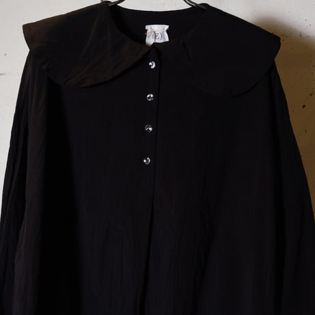(g) グラム "ROUND BIG COLLAR BLOUSE"