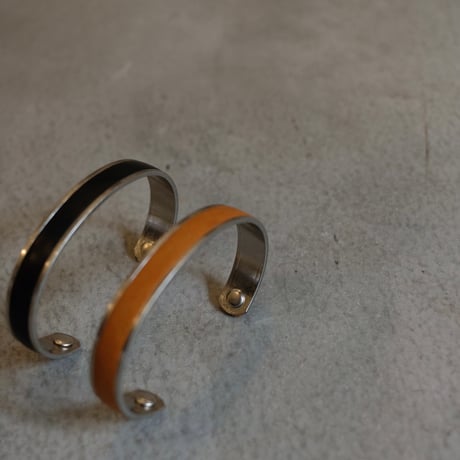hobo ホーボー "BRASS BRACELET NARROW with HORSE LEATHER"