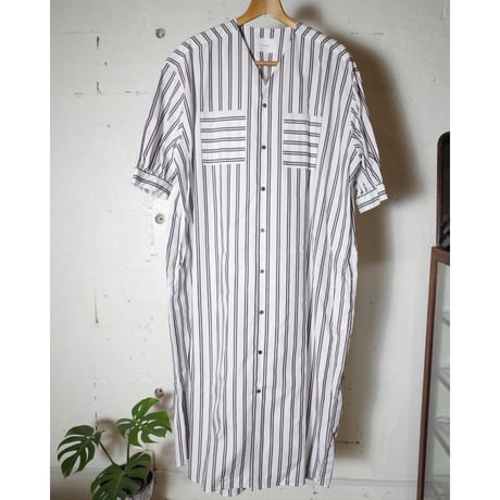 MANON マノン "V-NECK PUFF SLEEVE ONE PIECE"Vネック パフスリーブワンピース