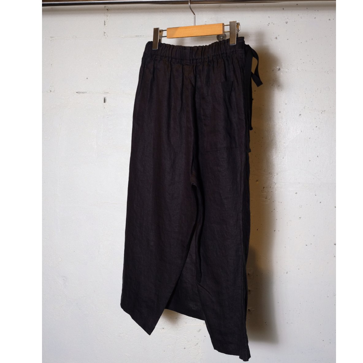 TRAVAIL MANUEL リネンポプリンラップパンツ ブラック 黒 M TRAVAIL MANUEL（トラバイユマニュアル）の「【 TRAVAIL MANUEL