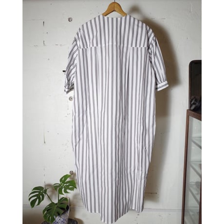 MANON マノン "V-NECK PUFF SLEEVE ONE PIECE"Vネック パフスリーブワンピース