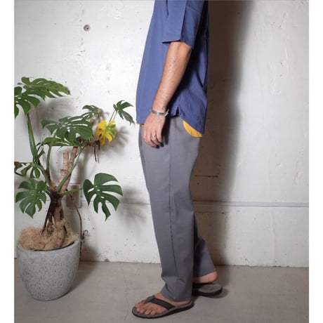 CURLY カーリー "RELAXING-FIT TAPERED TROUSERS"トラウザー