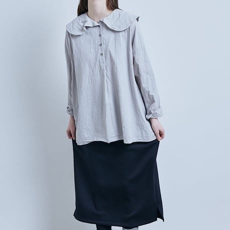 (g) グラム "ROUND BIG COLLAR BLOUSE"