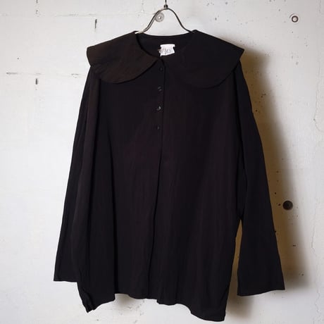 (g) グラム "ROUND BIG COLLAR BLOUSE"