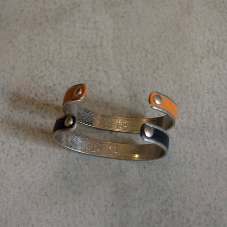 hobo ホーボー "BRASS BRACELET NARROW with HORSE LEATHER"
