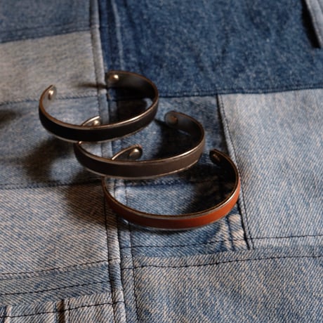 hobo ホーボー "BRASS BRACELET NARROW with COW LEATHER" ブレスレット
