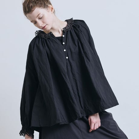 (g) グラム "CUT LACE GATHER BLOUSE"