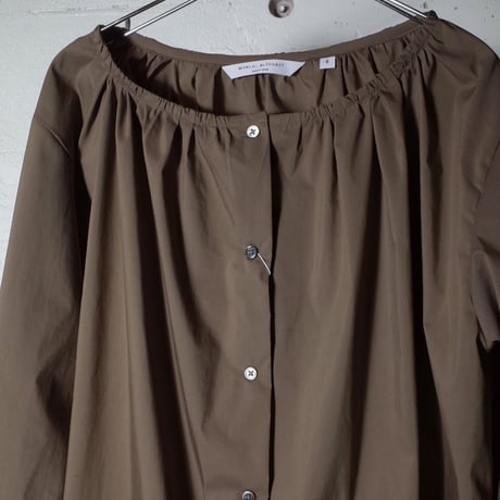 MANUAL ALPHABET マニュアルアルファベット "NO COLLAR GATHER SHIRT"