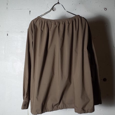 MANUAL ALPHABET マニュアルアルファベット "NO COLLAR GATHER SHIRT"