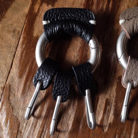 hobo ホーボー"RROUND CARABINER KEY RING SHRINK LEATHER"カラビナキーリング