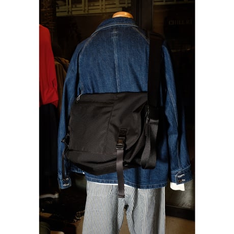 UNIVERSAL PRODUCTS ユニバーサルプロダクツ "New Messenger Bag"