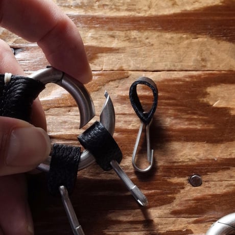 hobo ホーボー"RROUND CARABINER KEY RING SHRINK LEATHER"カラビナキーリング
